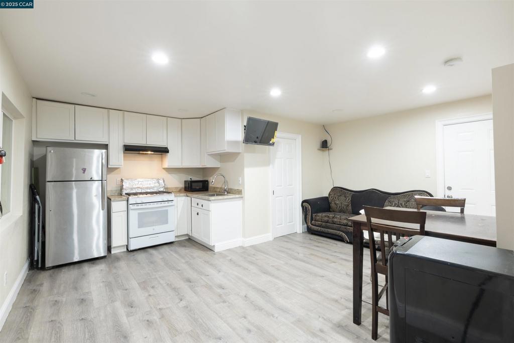 OAKLAND - Residential