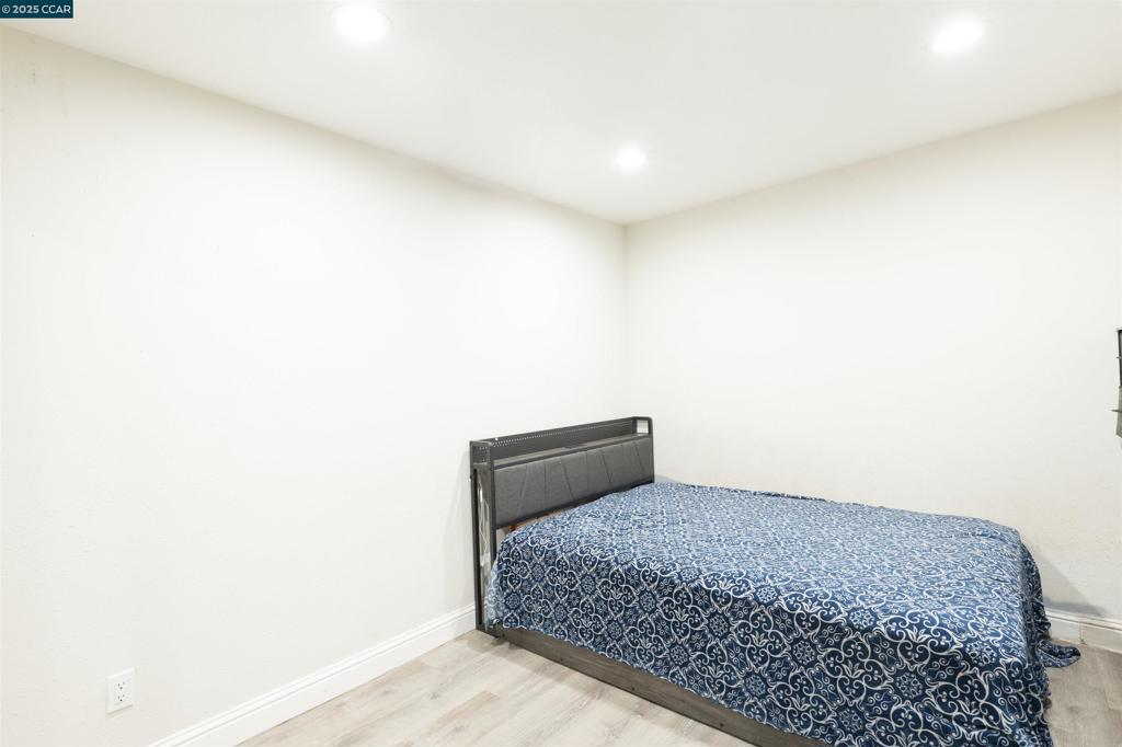 OAKLAND - Residential