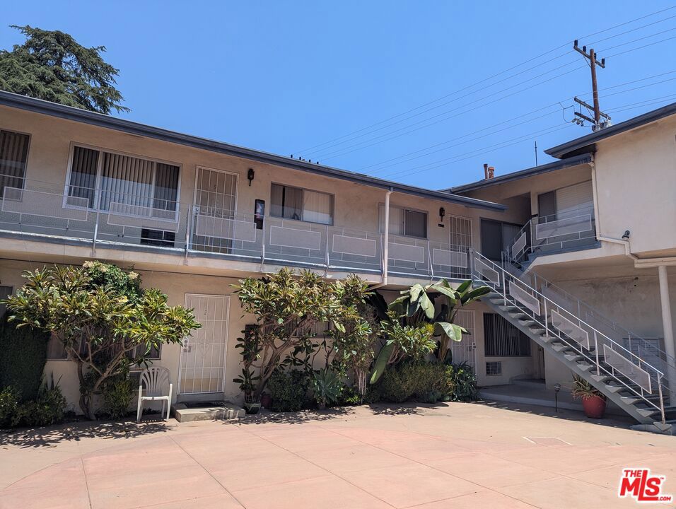 1365 Orange Grove Ave is a apartment building located in the City of Glendale. 12 months minimum lease. Tenant pays all utilities (RUBS). Cats & Small Dogs Ok w/Pet Rent; No Attack Breeds. Sq footage is owner estimate, tenant to verify. Shown by appt; No Walk-Ins. ONE MONTH FREE OAC!