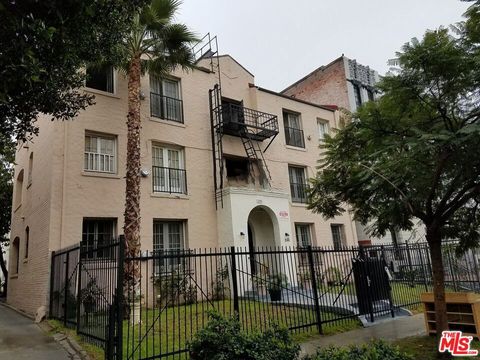 Photo of 246 S Kenmore Avenue #309, Los Angeles, CA 90004 (MLS # 25517089)