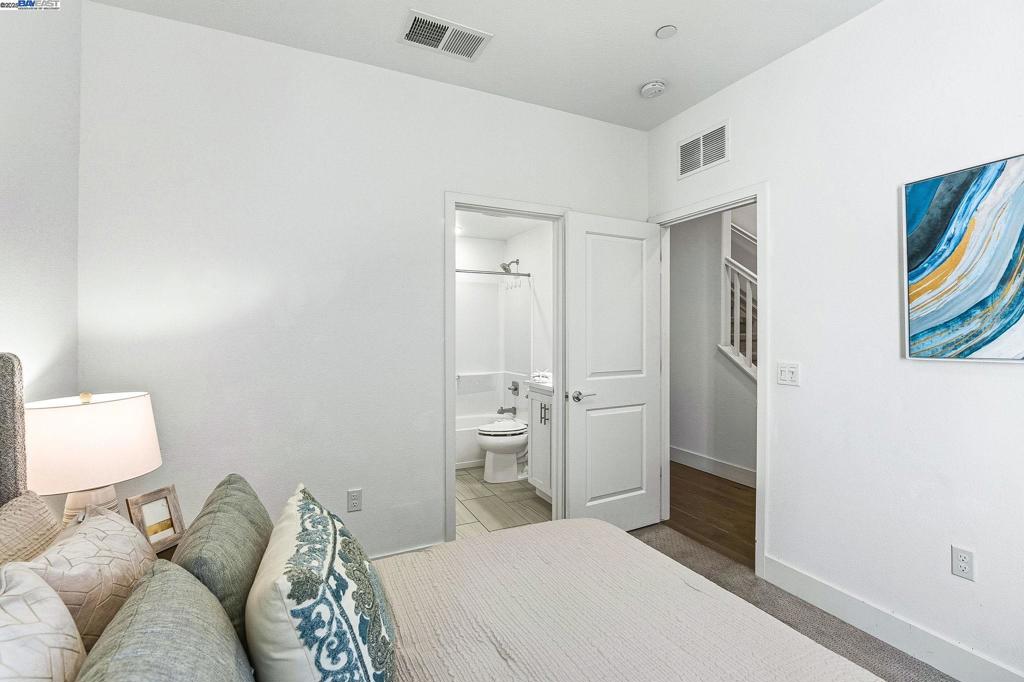HAYWARD - Residential