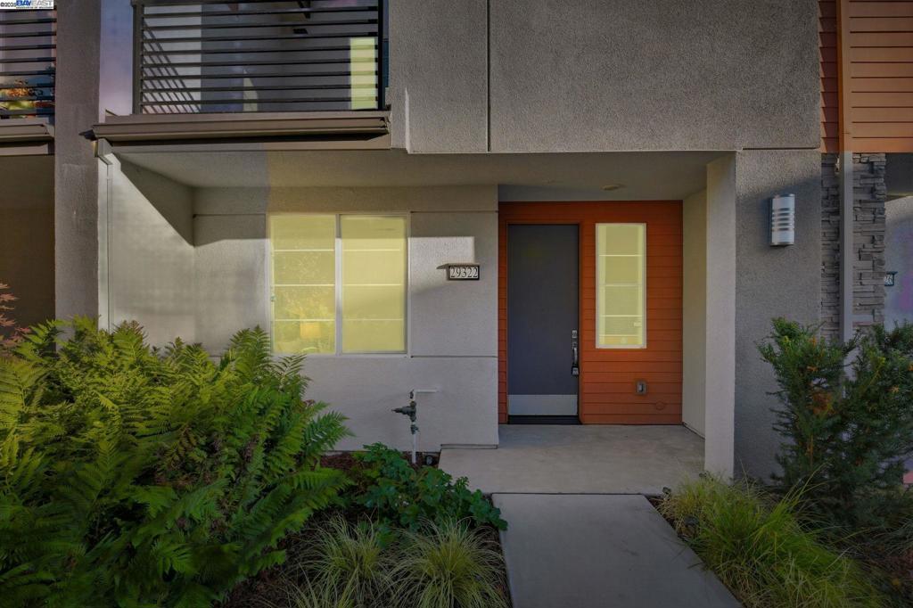 HAYWARD - Residential