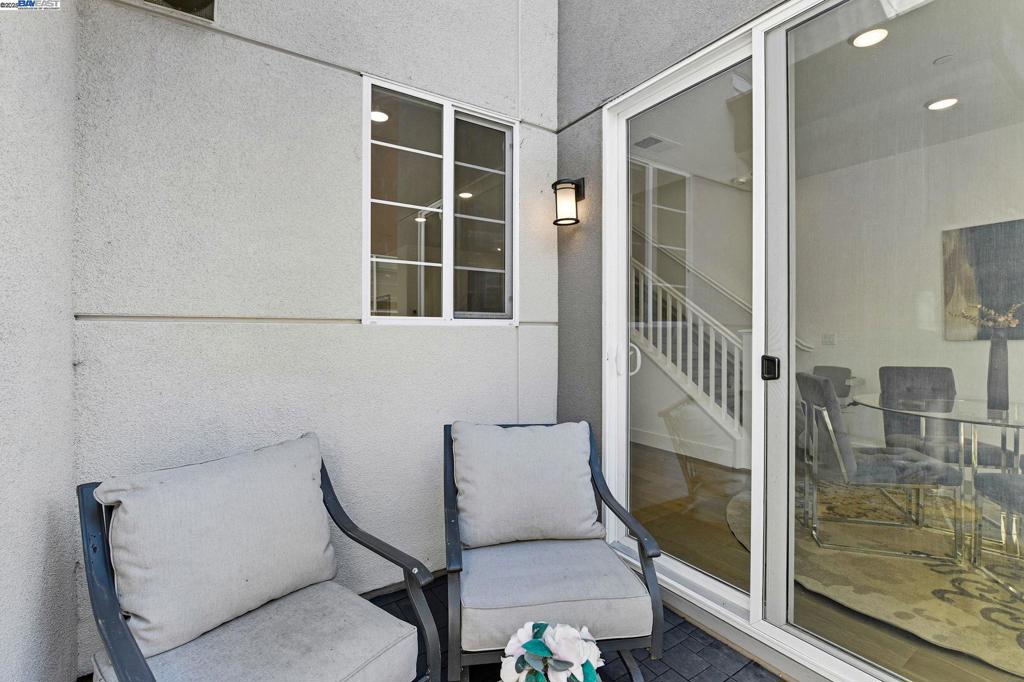 HAYWARD - Residential