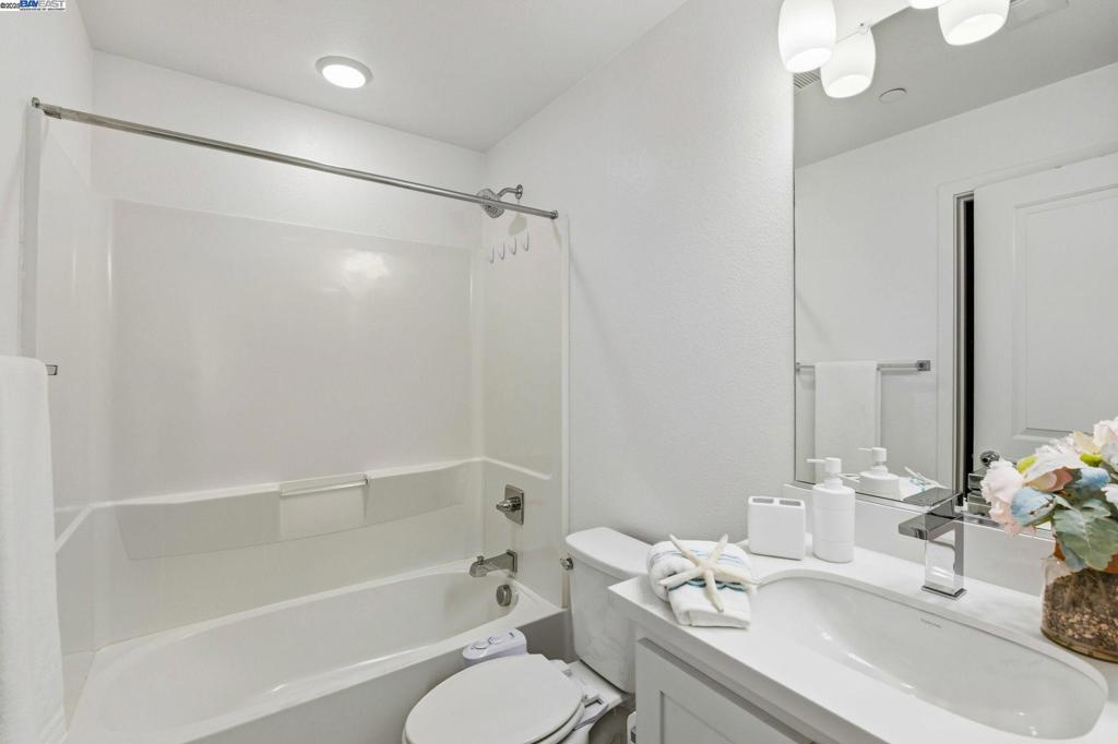 HAYWARD - Residential