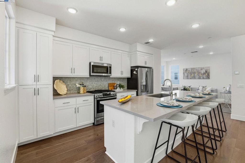 HAYWARD - Residential