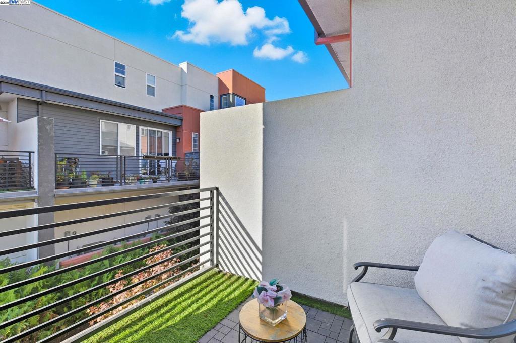 HAYWARD - Residential