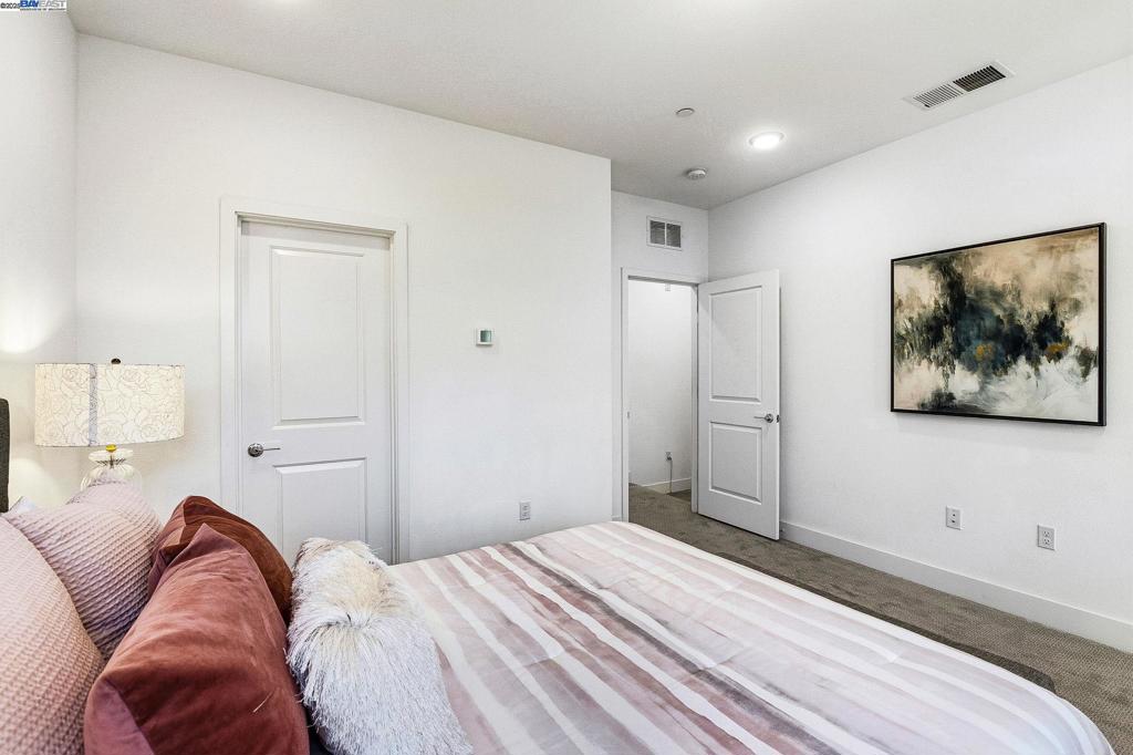 HAYWARD - Residential