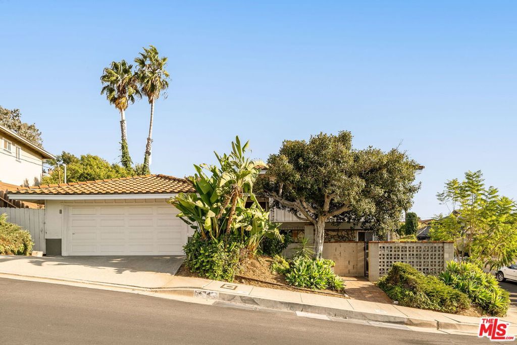 Photo of 4748 Round Top Drive, Los Angeles, CA 90065 (MLS # 25601187)