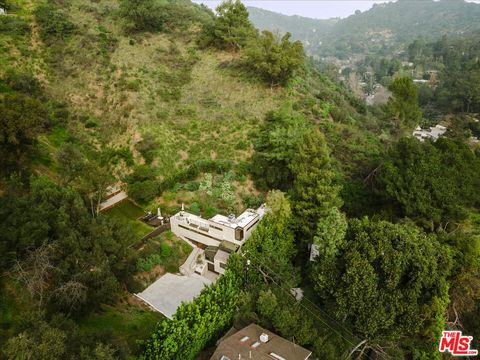 10443 Corfu Lane Los Angeles CA 90077