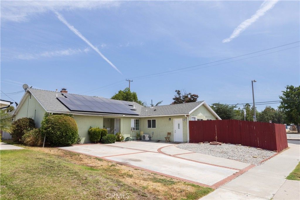 Photo of 6402 Graves Avenue, Van Nuys, CA 91406 (MLS # SR25177120)