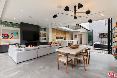 Photo of 626 Woodlawn Avenue, Venice, CA 90291 (MLS # 26103109)