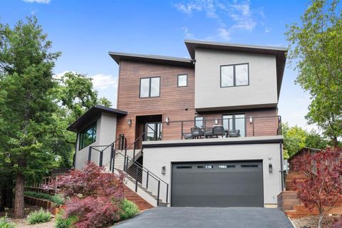 Photo of 141 Lake Road, Portola Valley, CA 94028 (MLS # ML82043726)