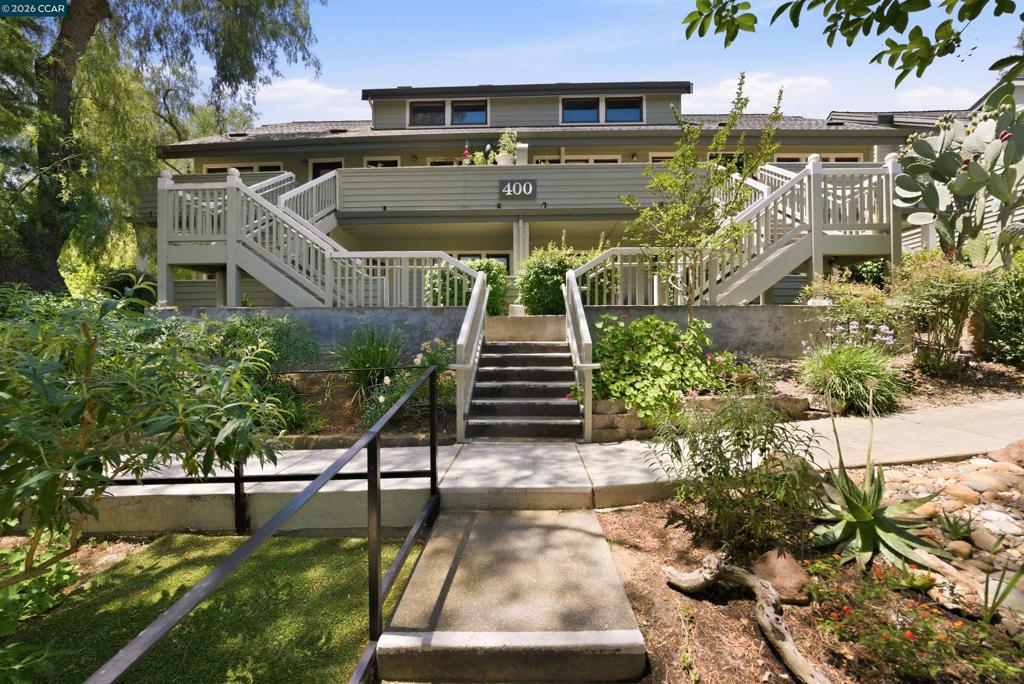 400 Suntree Ln 402