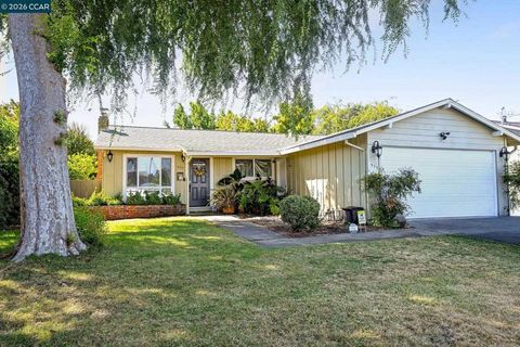 Photo of 933 Santa Lucia Dr Dr, Pleasant Hill, CA 94523 (MLS # 41139346)