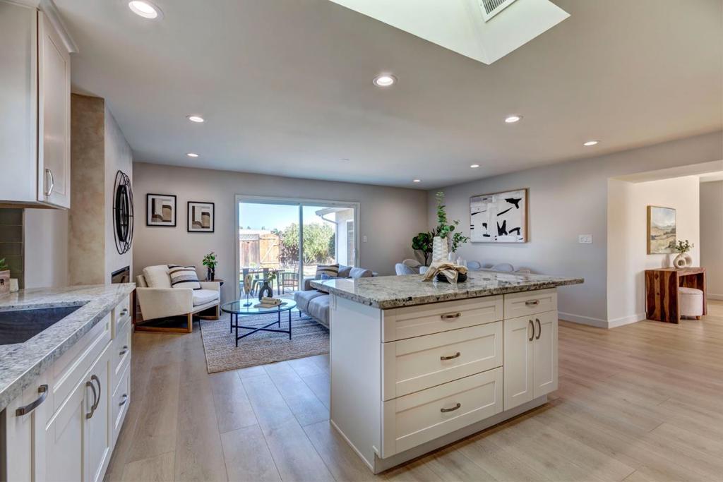 Properties 3 866 Daffodil Way