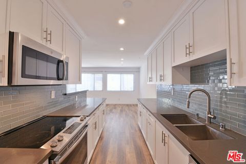 Photo of 136 S Palm Drive #102, Beverly Hills, CA 90212 (MLS # 26636399)