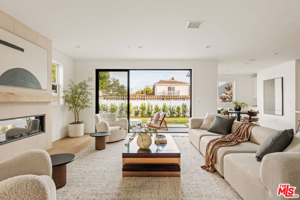 6606 W 80th Place, Los Angeles CA 90045