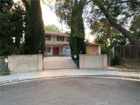 Photo of 26437 Gimlet Dr, Newhall, CA 91321 (MLS # SR26087538)