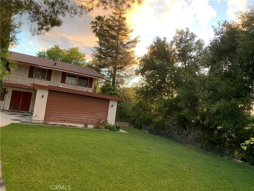 Photo of 26437 Gimlet Dr, Newhall, CA 91321 (MLS # SR26087538)
