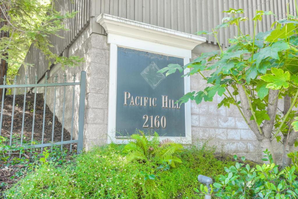 Pristine, quiet, conveniently located. Parking underground, secure & gated. Near Sharon Heights & Stanford shopping center. Stanford U., VC companies, Tech companies & Commute routes.