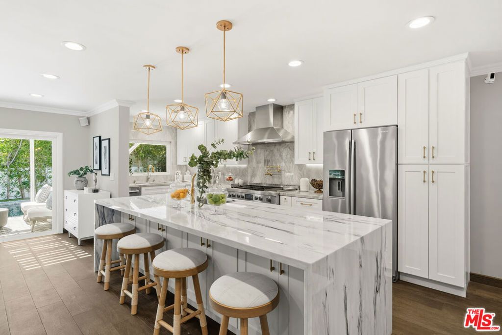 Photo of 12700 Hortense Street, Studio City, CA 91604 (MLS # 26650105)