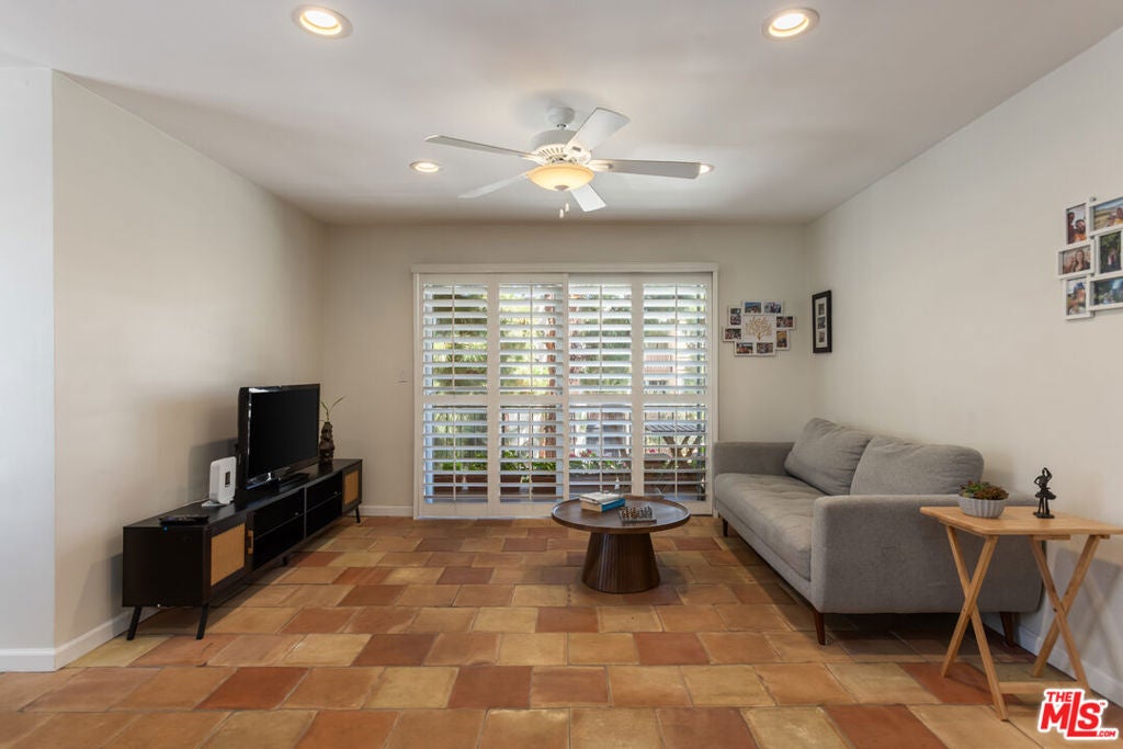 5625 Windsor Way 207, Culver City CA 90230