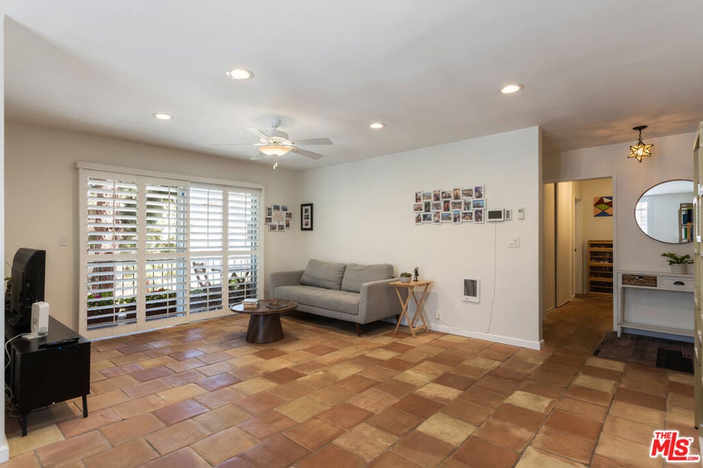 5625 Windsor Way 207