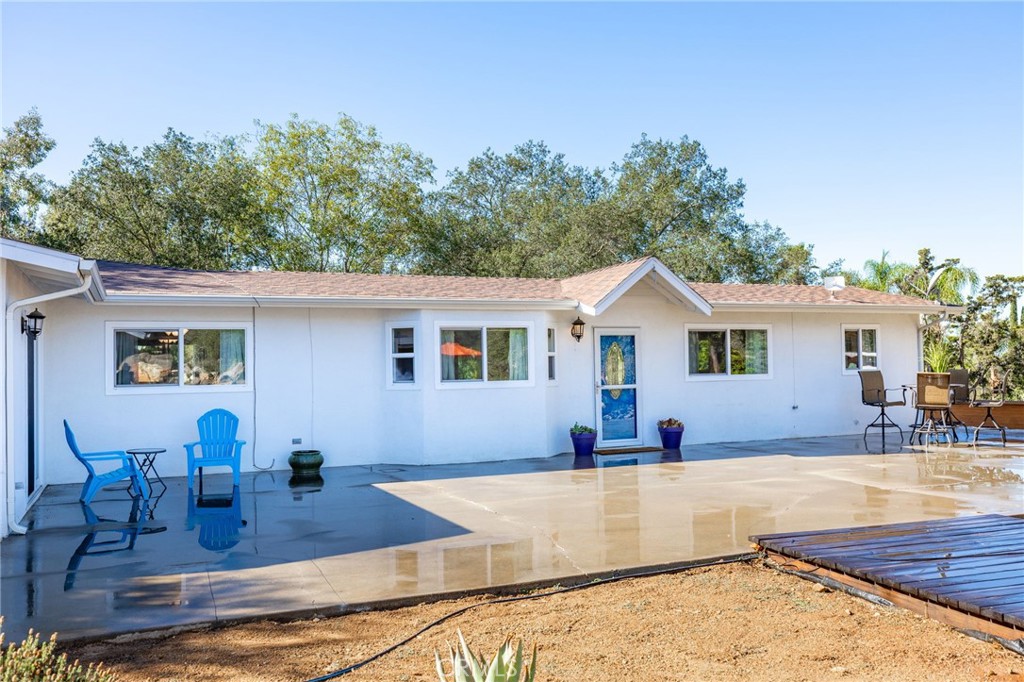 6472 Rainbow Heights