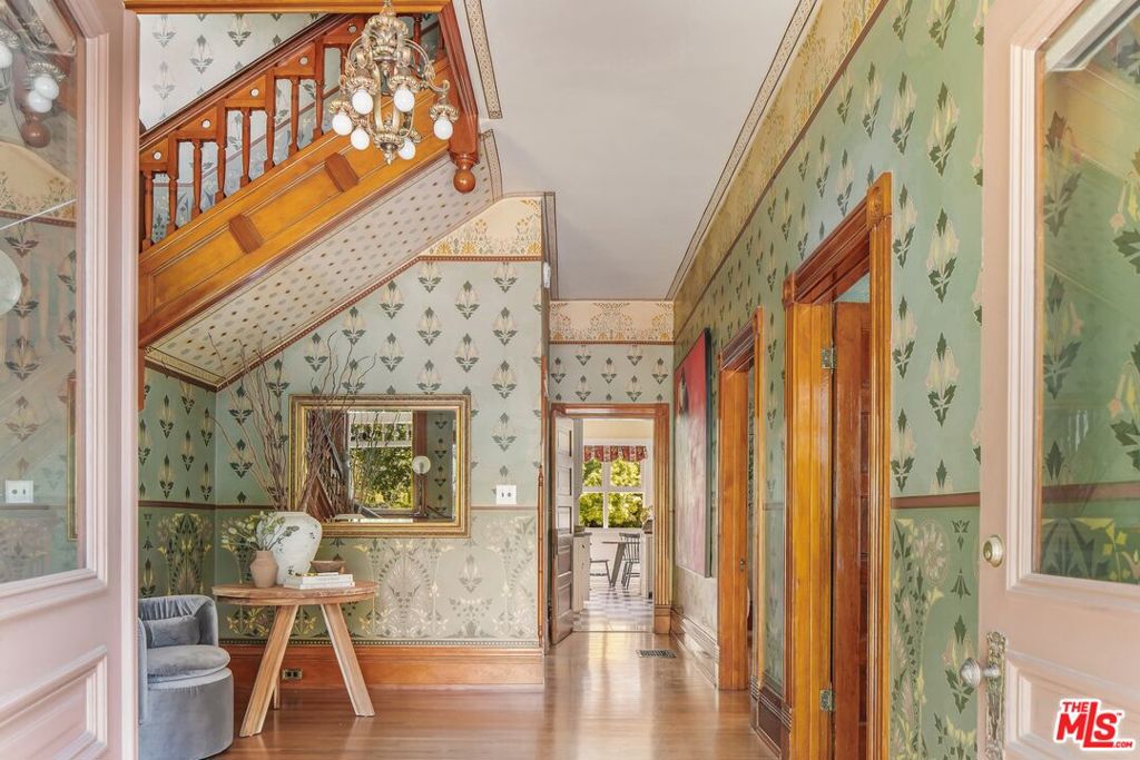Properties 2 206 N Grand Avenue