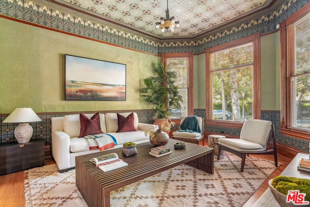 Properties 4 206 N Grand Avenue