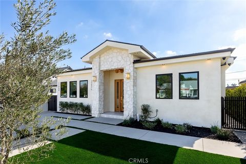 11956 Collins Street Valley Village CA 91607