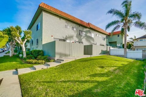 Tiny photo for 1832 Rockefeller Lane #9, Redondo Beach, CA 90278 (MLS # 25603743)