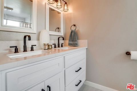 Tiny photo for 1832 Rockefeller Lane #9, Redondo Beach, CA 90278 (MLS # 25603743)