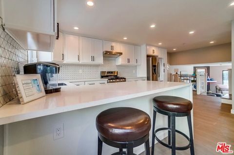 Tiny photo for 1832 Rockefeller Lane #9, Redondo Beach, CA 90278 (MLS # 25603743)