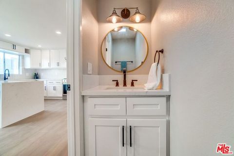 Tiny photo for 1832 Rockefeller Lane #9, Redondo Beach, CA 90278 (MLS # 25603743)