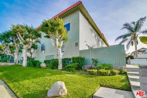 Tiny photo for 1832 Rockefeller Lane #9, Redondo Beach, CA 90278 (MLS # 25603743)