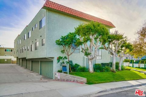 Tiny photo for 1832 Rockefeller Lane #9, Redondo Beach, CA 90278 (MLS # 25603743)