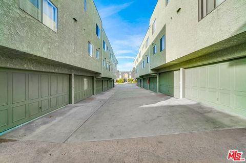 Tiny photo for 1832 Rockefeller Lane #9, Redondo Beach, CA 90278 (MLS # 25603743)