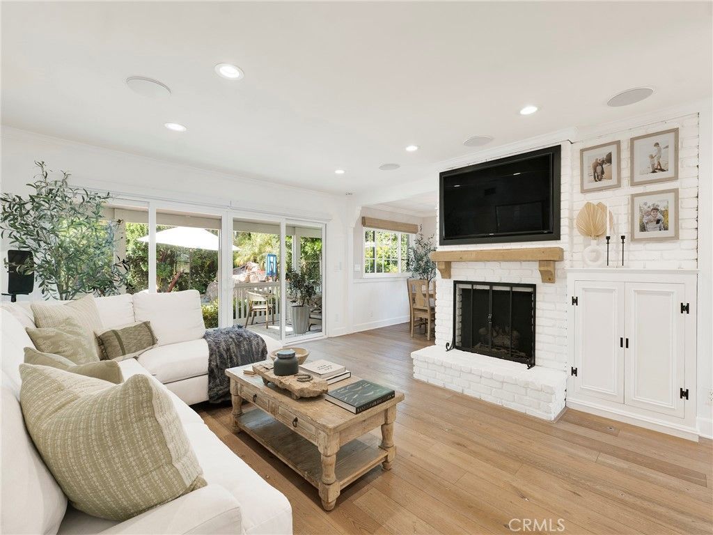 Photo of 23271 Sylvan ST, Woodland Hills, CA 91367 (MLS # SR26117230)