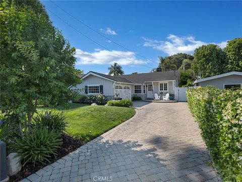 Photo of 23271 Sylvan ST, Woodland Hills, CA 91367 (MLS # SR26117230)