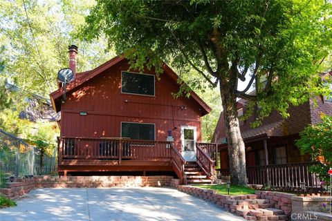 Photo of 32801 Encina Dr Dr, Running Springs, CA 92382 (MLS # IV25144348)