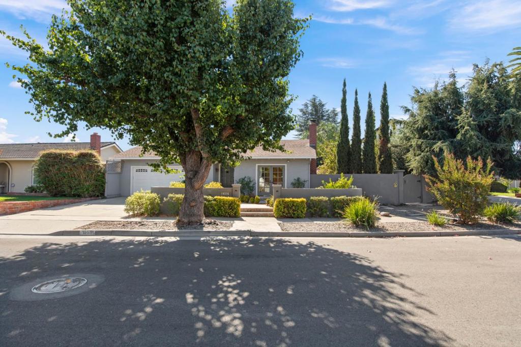 1604 Shreen Court