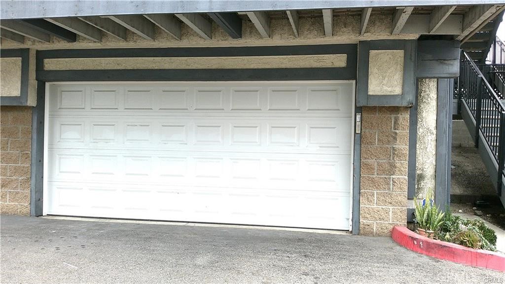 527 S Walnut 3