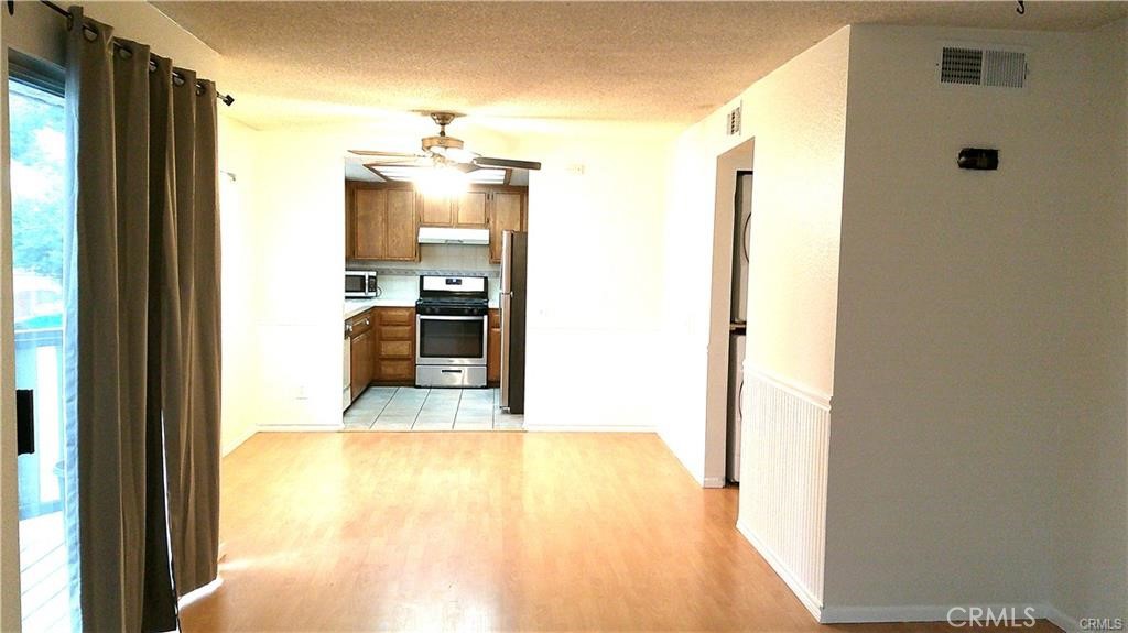 527 S Walnut 3