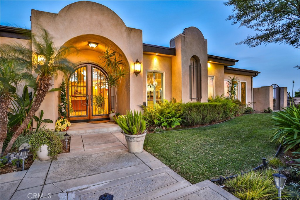 2708 N Mountain Avenue