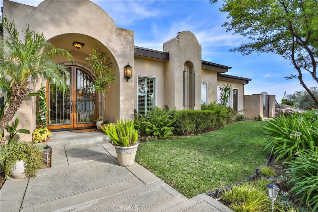 2708 N Mountain Avenue