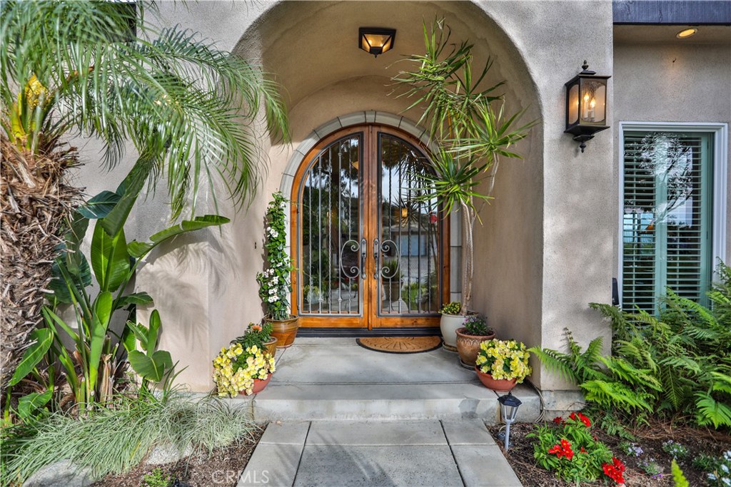 2708 N Mountain Avenue