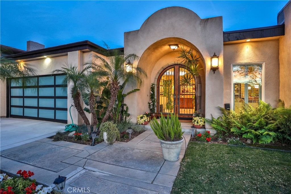 2708 N Mountain Avenue