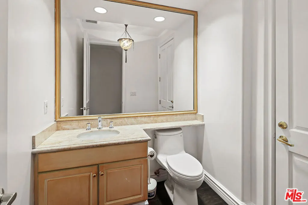 Los Angeles, California 90049, United States, 2 Bedrooms Bedrooms, ,3 BathroomsBathrooms,Residential,Active,207751