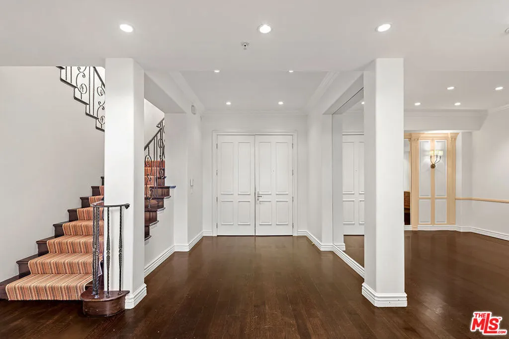 Los Angeles, California 90049, United States, 2 Bedrooms Bedrooms, ,3 BathroomsBathrooms,Residential,Active,207751